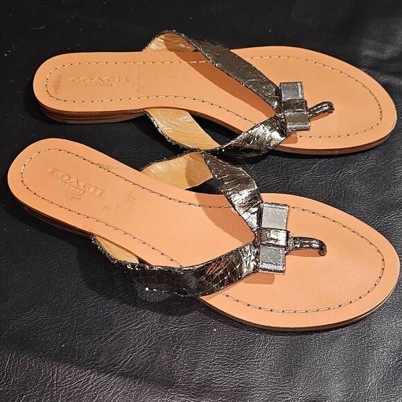 Coach Womens‎ Silver Bow Flip Flop Sandals 6.5 - Picture 1 of 7